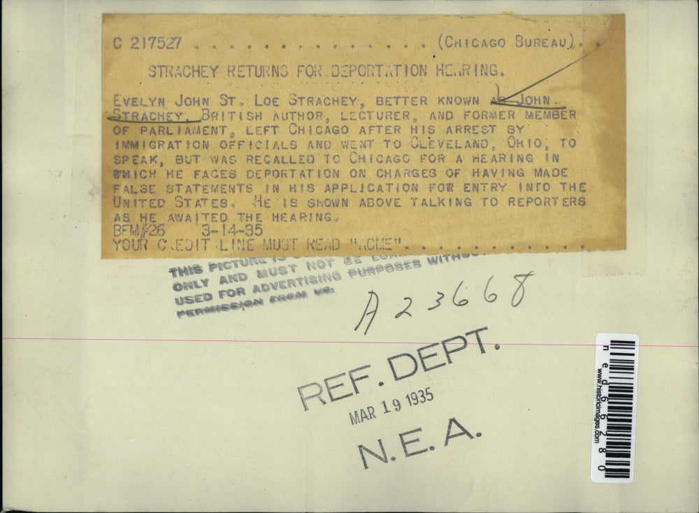 1935 Press Photo Author John Strachey Arrested by Immigration Officials Chicago