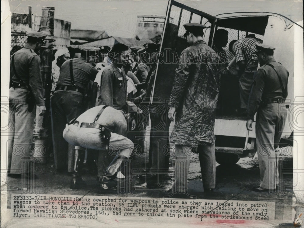 1949 Press Photo In search for weapons- Historic Images