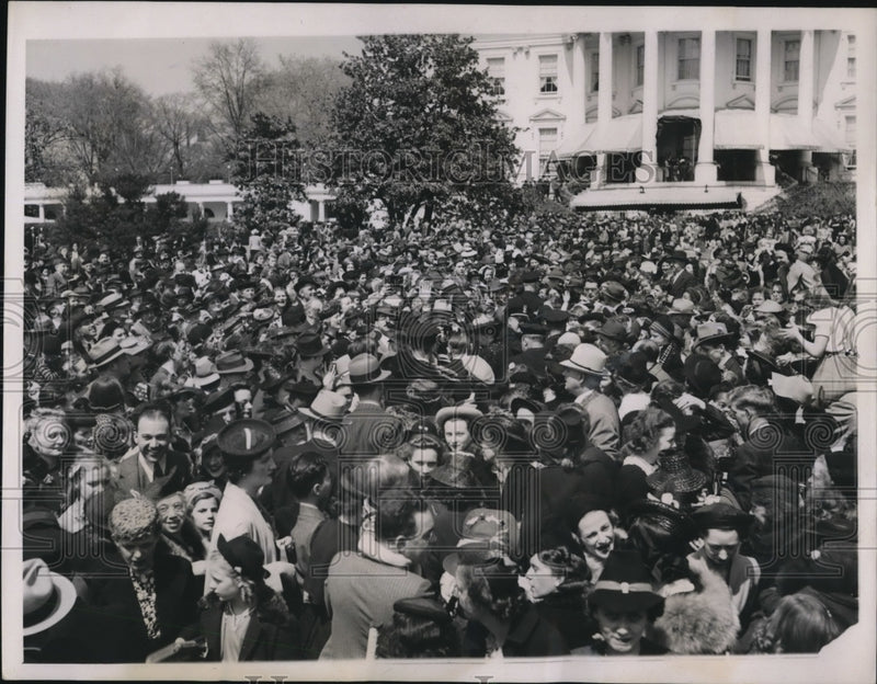 Load image into Gallery viewer, 1939 Press Photo Annual White House Egg Rolling
