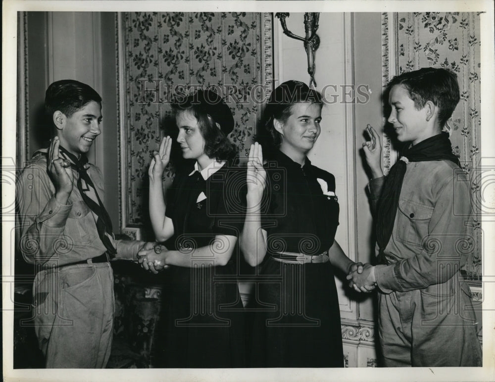 1941 Press Photo Scouts&#39; Greeting- Historic Images