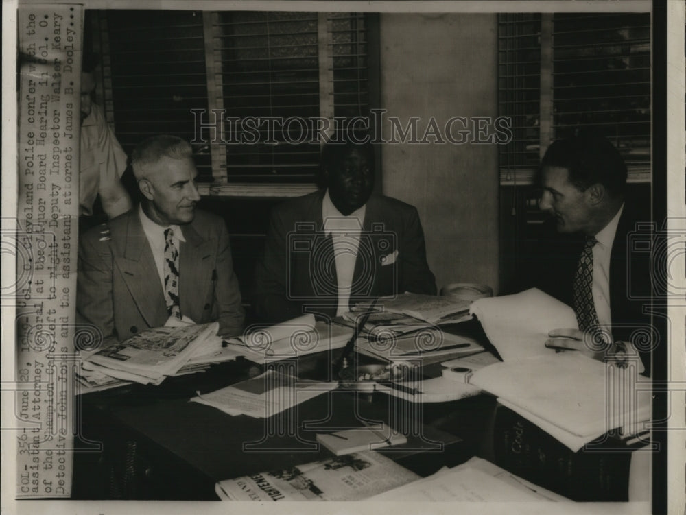 1949 Press Photo Col C Cleveland Police talking with the assistant attorney Gen