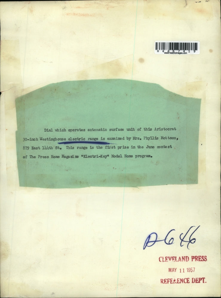 1957 Press Photo New Westinghouse 30 inch electric range Mrs Phyllis Mottess