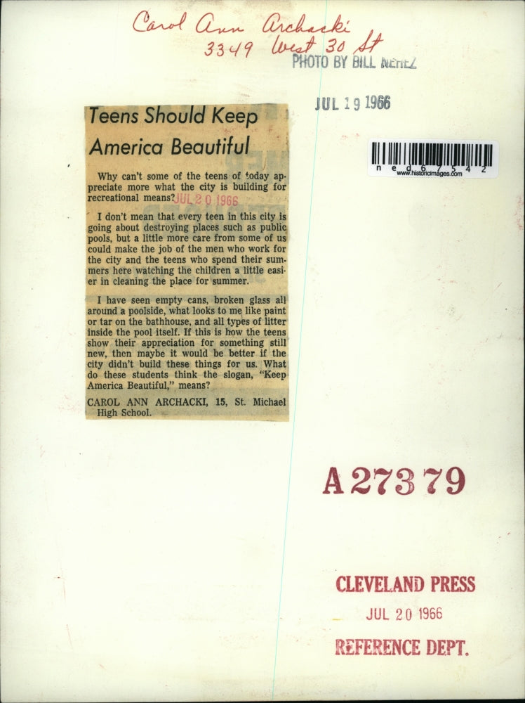 1966 Press Photo Teenager Carol Ann Archacski helps rennovate a home