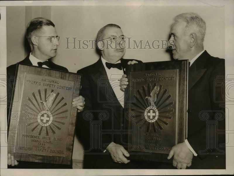 Load image into Gallery viewer, 1939 Press Photo National Traffic Safety Awards held in Washington D. C
