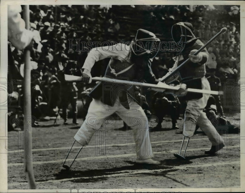 Load image into Gallery viewer, 1939 Press Photo Athletes playing games after loosing their limbs in a war.
