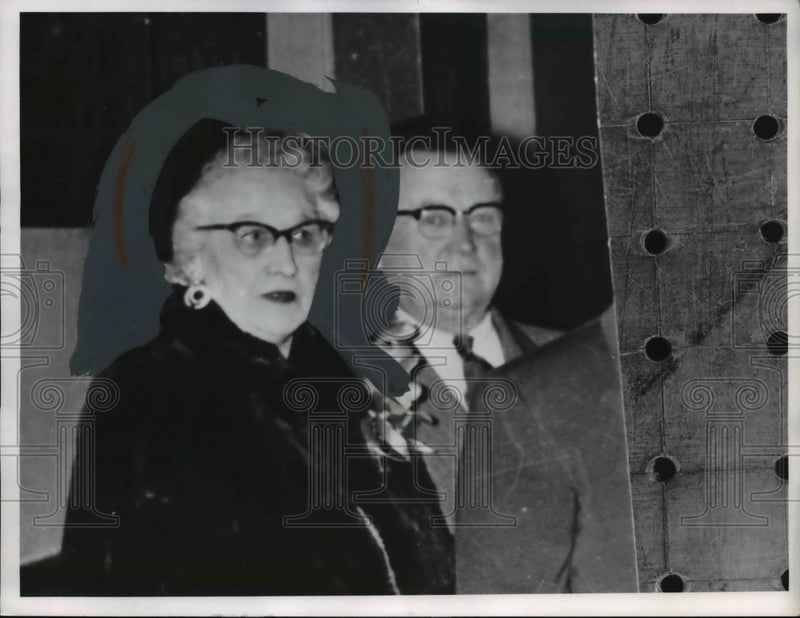 Load image into Gallery viewer, 1962 Press Photo Mr Mrs William Fuser, Cleveland Heights Socialites
