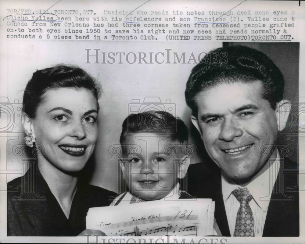 1957 Press Photo Toronto Ontario, Chicho Vallee And Family, Musician