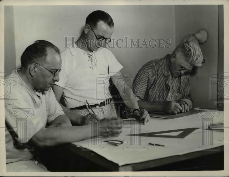 Load image into Gallery viewer, 1940 Press Photo Edward Curtis, Carl Jagenberg, R Barker, WPA Traffic Survey Map
