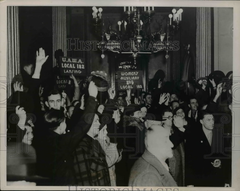 1937 Press Photo Chrysler Automotive Strike Walter P Governor's Office Lansing