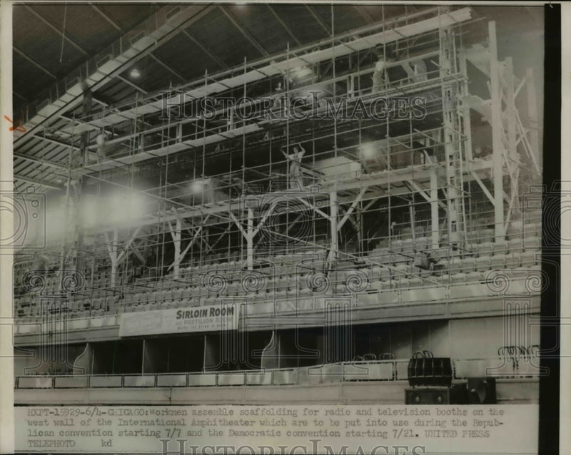 Load image into Gallery viewer, 1952 Press Photo Chicago workmen prepareIntnal Ampitheater for political conv

