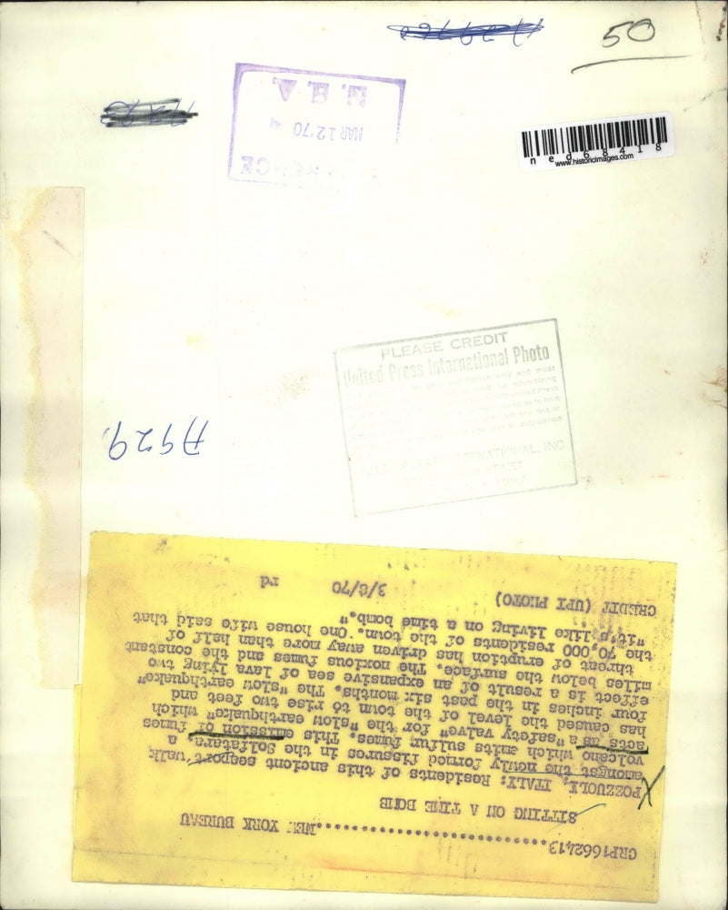 1970 Press Photo Residents of ancient seaport walk among the formed fissures