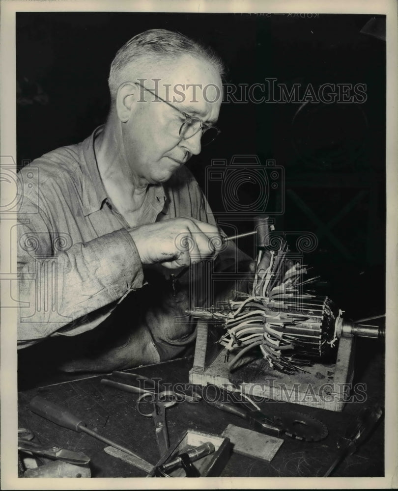 1948 Press Photo Frank Bauer, Mechanical Division of Firestone Tire &amp; Rubber Co.- Historic Images