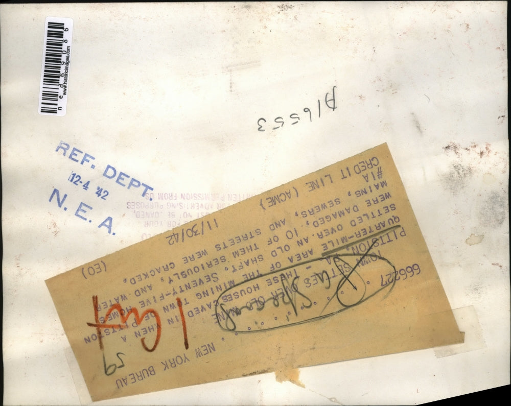 1942 Press Photo Houses caved in from mining town in Pittston, Pa settled over