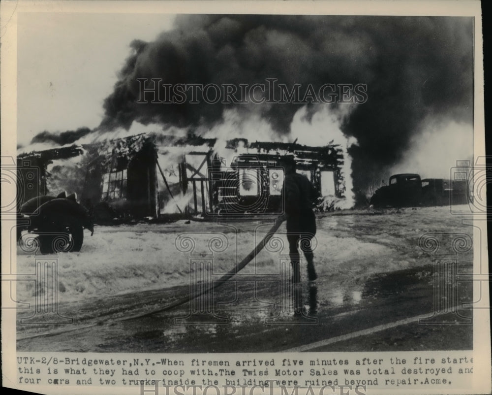 1949 Press Photo When firemen arrived five minutes after the fire started