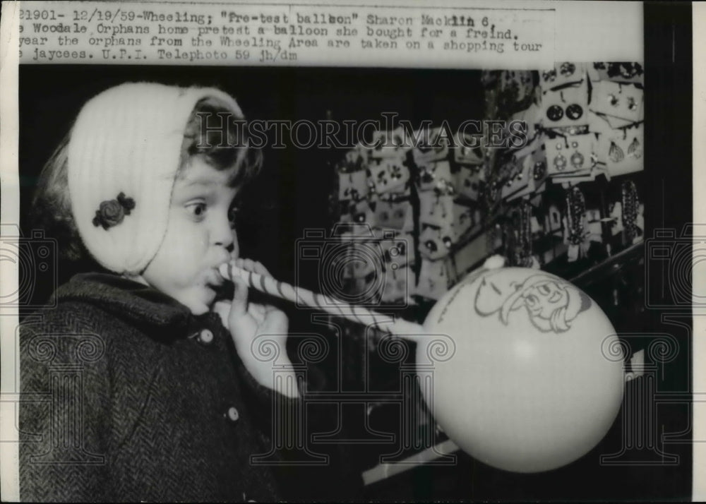 1959 Press Photo Wheeling Sharon Macklin of Woodale Orphans home pretests a