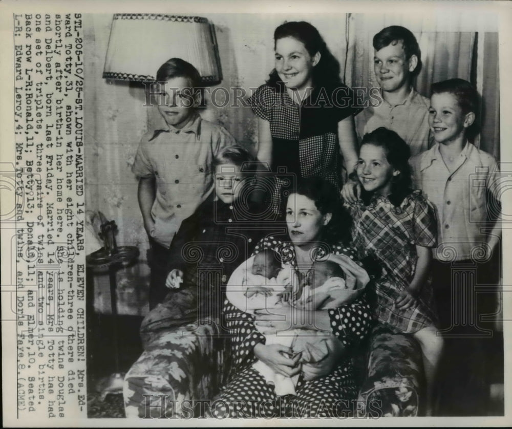 1949 Press Photo of Mrs Edward Totty and her eight children,