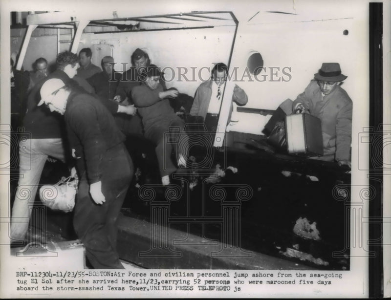 Load image into Gallery viewer, 1955 Press Photo of Air Force and civilian personnel jump ashore

