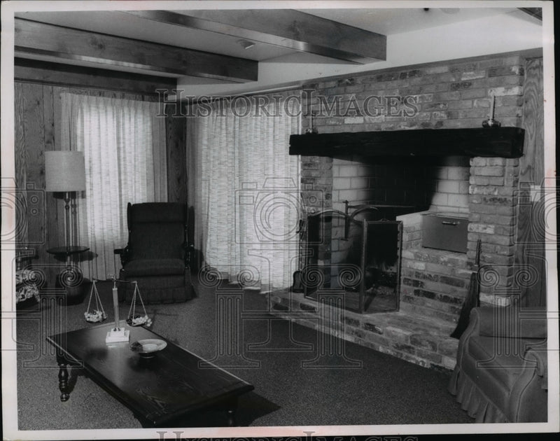Load image into Gallery viewer, 1967 Press Photo Countryside Road, Sagamore Hills Inner Home Design
