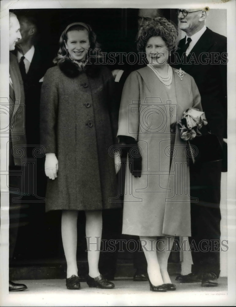 1963 Press Photo Twelve year old Princess Anne with her mother Queen Elizabeth- Historic Images