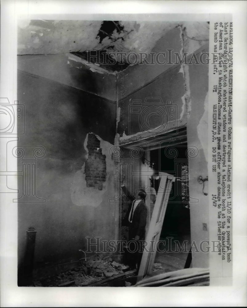 1974 Press Photo Thomas Stone press shows damage of the bomb blast