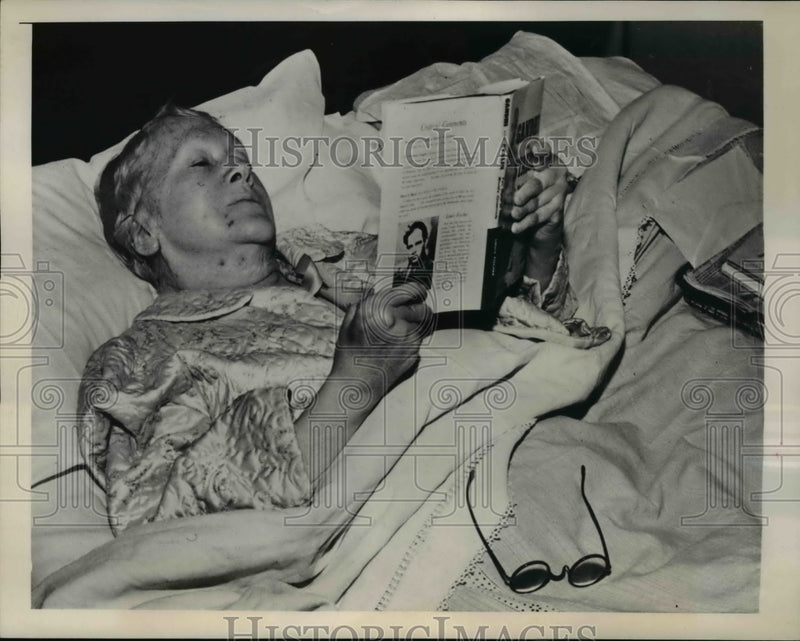 Load image into Gallery viewer, 1948 Press Photo Widow Mrs Caroline Foulke Urie withholds war income tax
