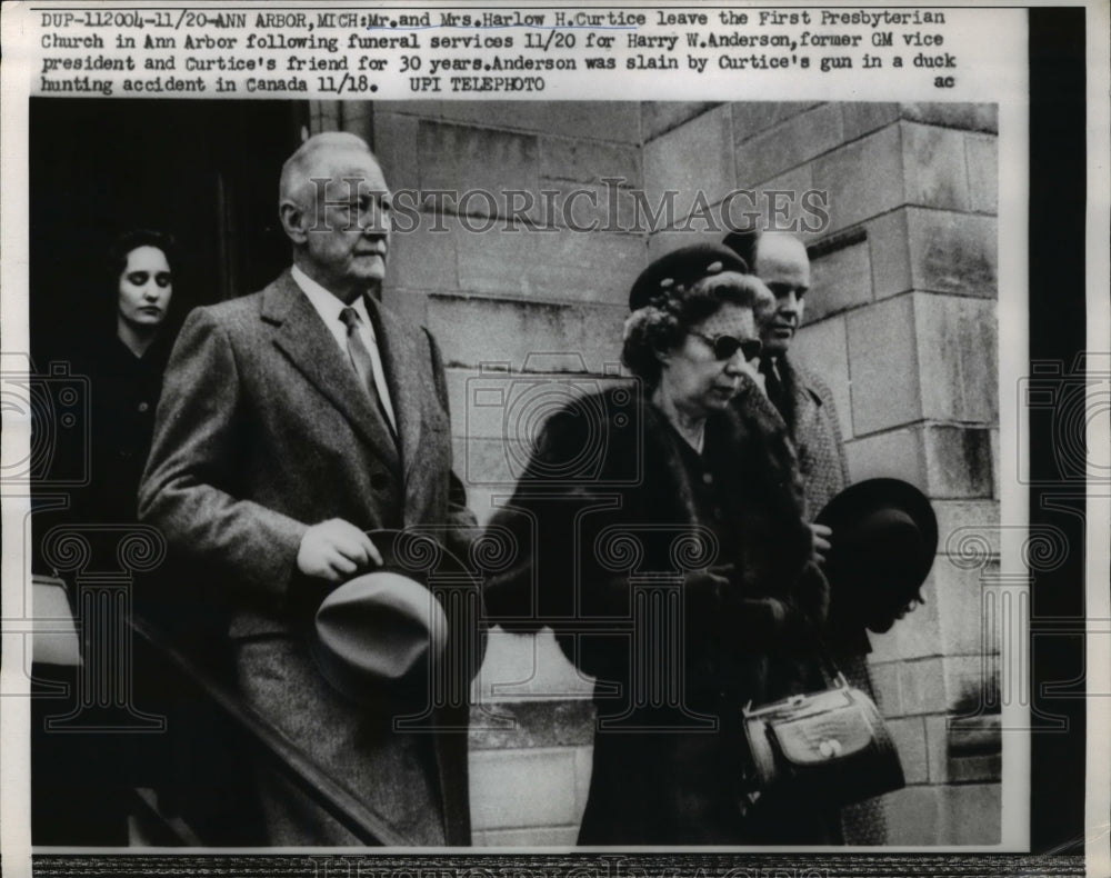 1960 Press Photo Mr. and Mrs. Harlow H. Curtice Leave Funeral Harry W. Anderson