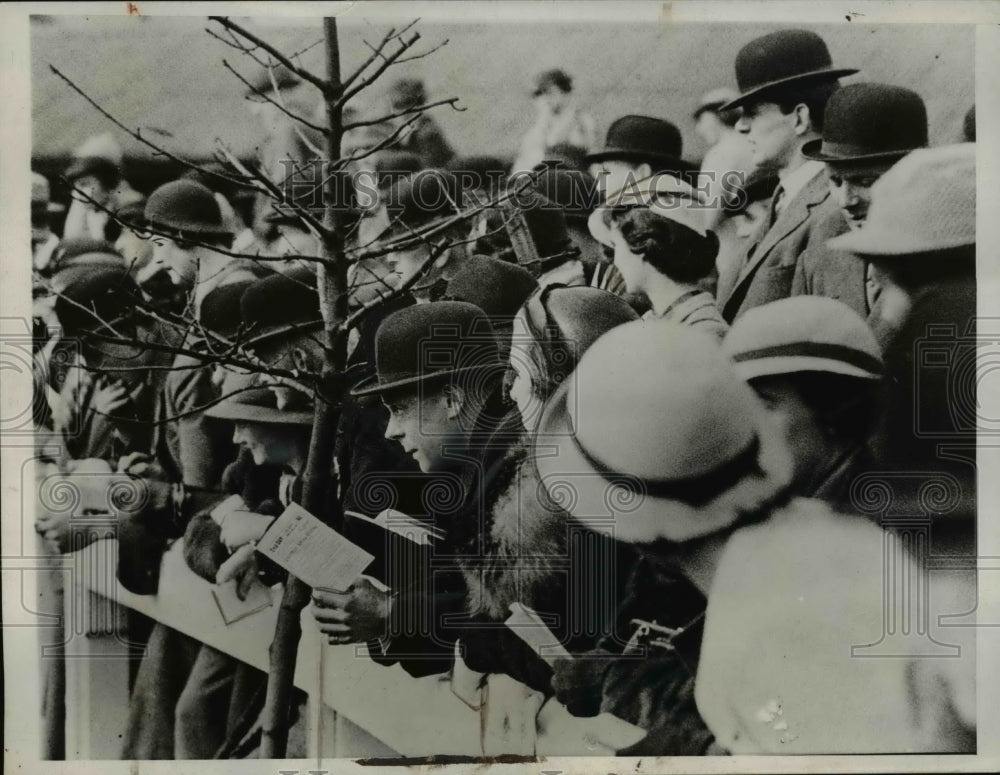 1935 Press Photo Prince of Wales intent watching Revnoldston at Grand National- Historic Images