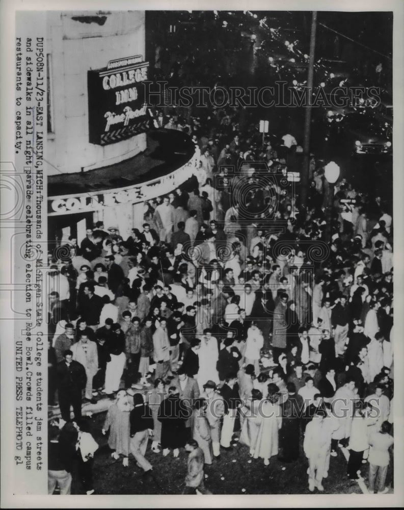 1953 Press Photo Thousands of Michigan State students in an all night parade