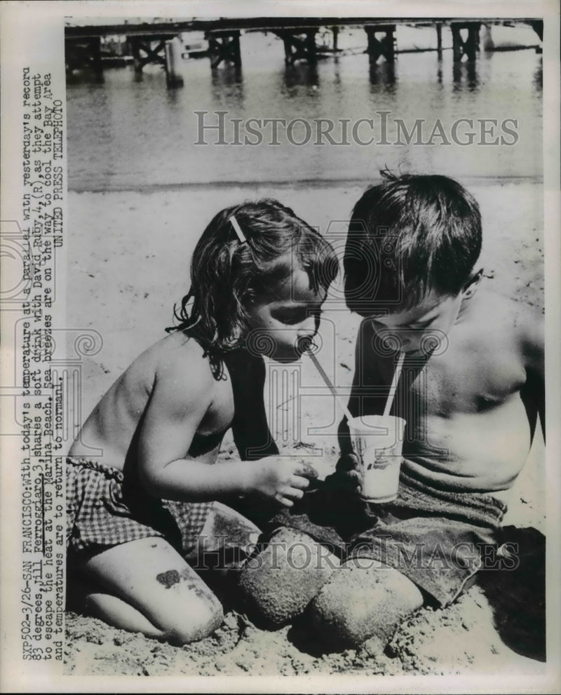 Load image into Gallery viewer, 1952 Press Photo Jill Ferroggiaro and David Ruby shares soft drink to freshen up
