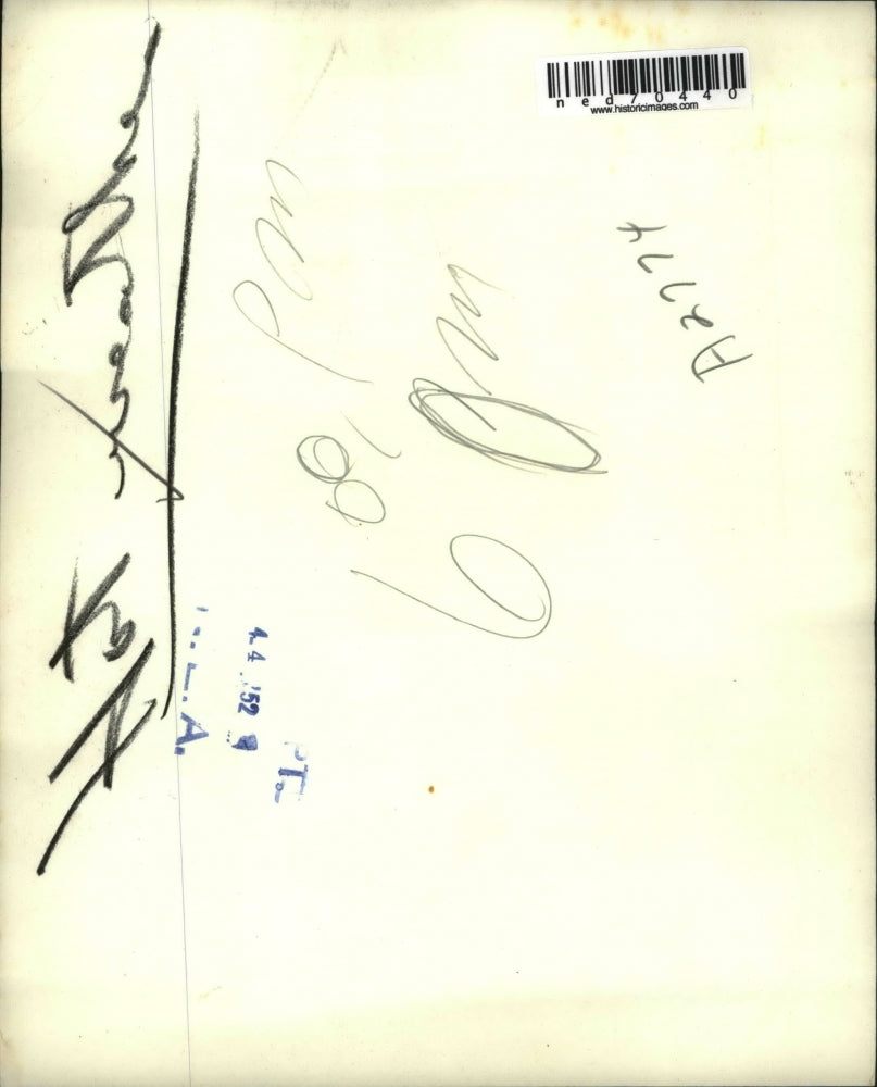 1952 Press Photo Jill Ferroggiaro and David Ruby shares soft drink to freshen up