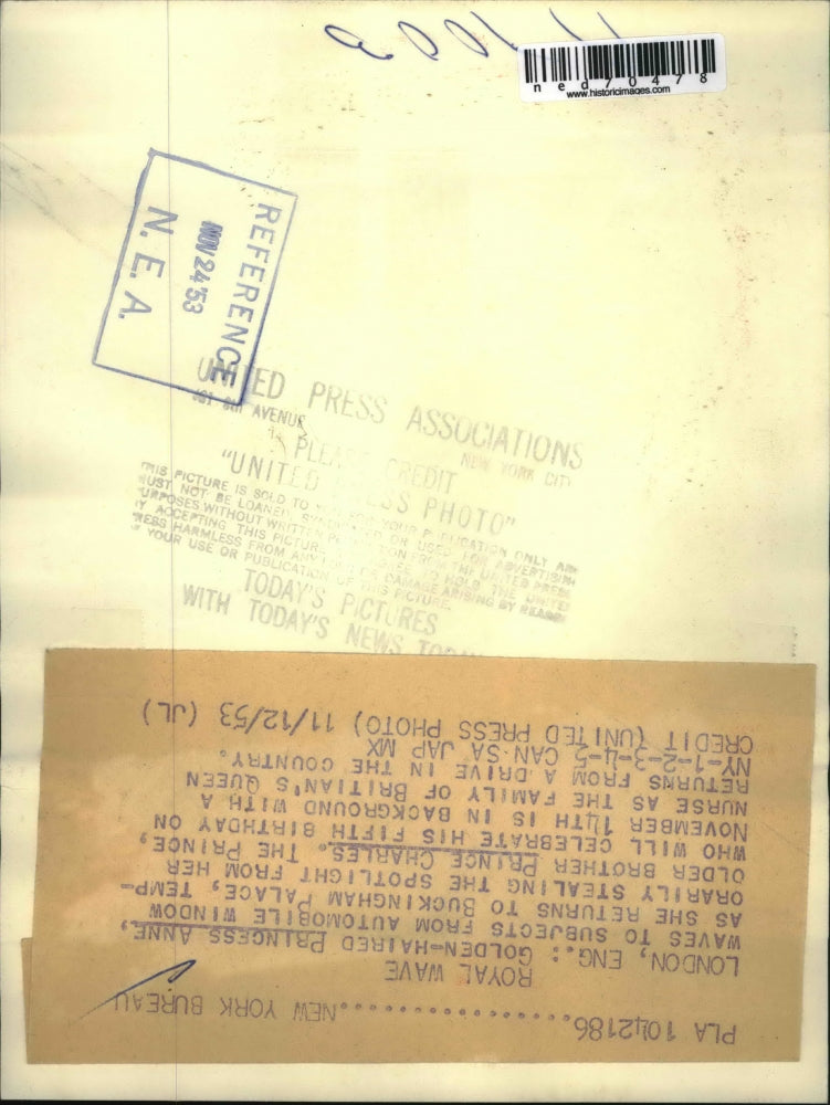 1953 Press Photo Princess Anne of Britain waves from Automobile window.