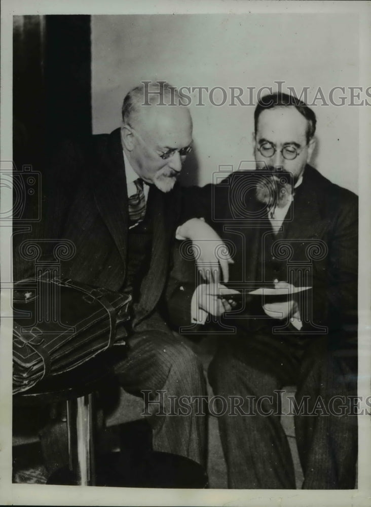 Load image into Gallery viewer, 1935 Press Photo L-R Ernest Maggo &amp; Dr. Maurice Ettinghausen holding the letters
