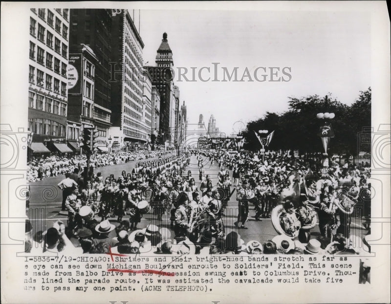 Load image into Gallery viewer, 1949 Press Photo Soldiers Field Parade - ned70808
