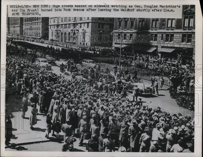 Load image into Gallery viewer, 1951 Press Photo MacArthur Parade - ned70810

