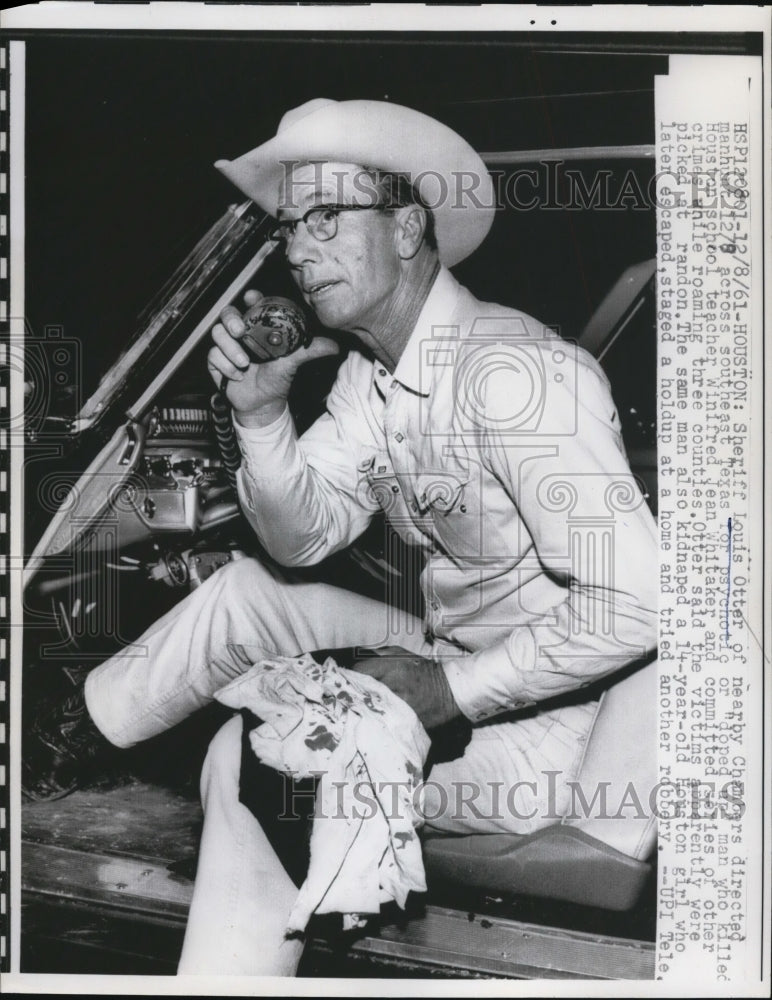 Load image into Gallery viewer, 1961 Press Photo Sheriff Louis Otter, Chambers Texas
