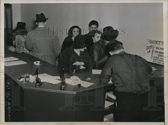 1937 Press Photo Deputy Clerk James Chester Issues Marriage Licenses In Indiana- Historic Images