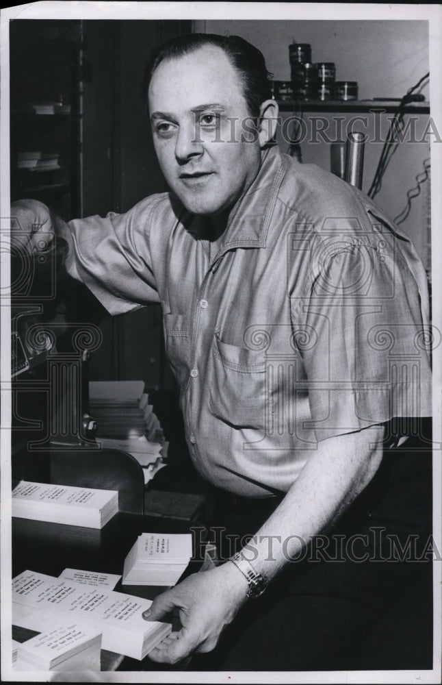 1967 Press Photo Jack MArkowitz A Jax printing in Cleveland