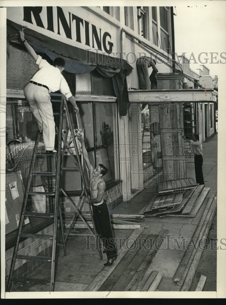 Load image into Gallery viewer, 1938 Press Photo Miami Fla, workmen board up windows ahead of a hurricane

