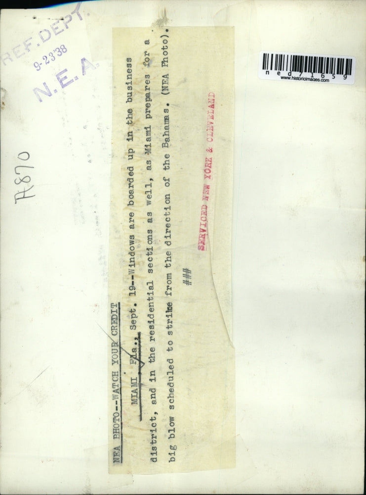 1938 Press Photo Miami Fla, workmen board up windows ahead of a hurricane