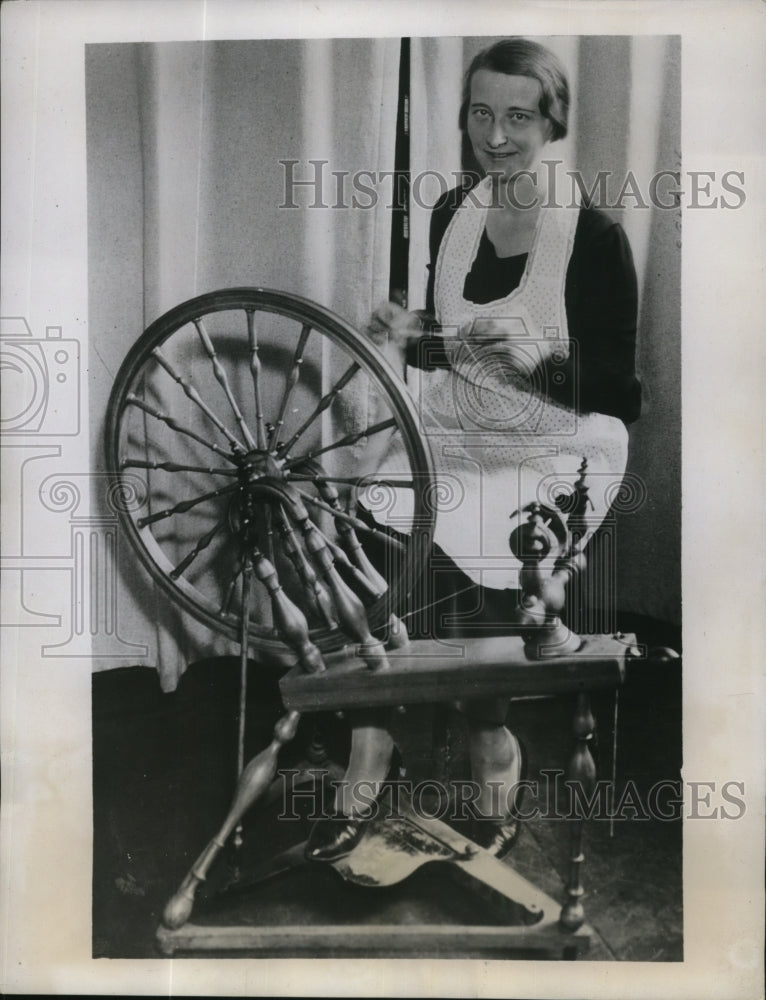 1934 Press Photo Mrs M E Johnson Muling ORe has kept her family off the relief