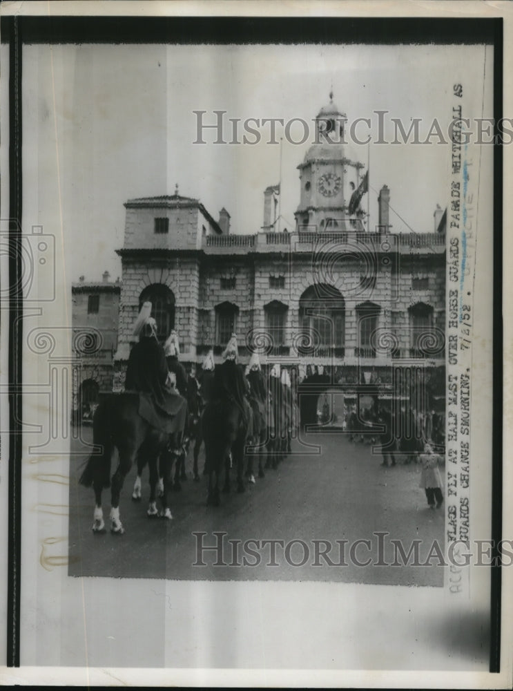 1952 Press Photo Flags at Half Mast Over Horse Guards Parade Whitehall