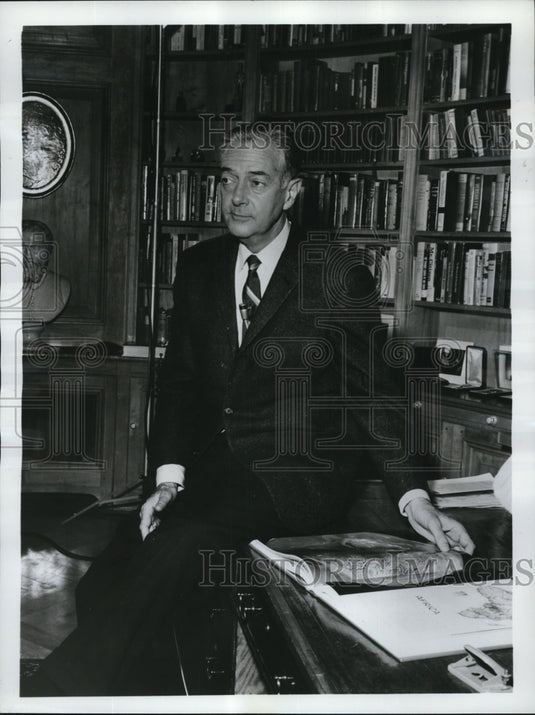 1967 Press Photo Howard K Smith ABC News Commentator at Filming of Africa- Historic Images