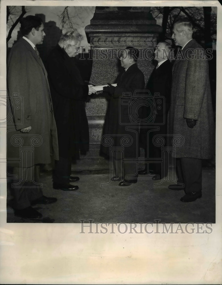 1950 Press Photo 386th anniversary of Shakespear's birth at Central Park