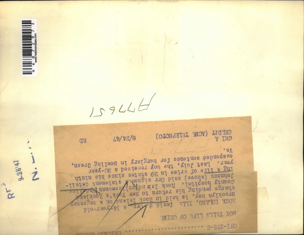 1947 Press Photo David Orr interviewed by policewoman Madeline Johnson