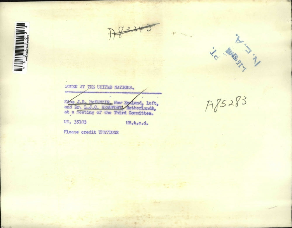 1952 Press Photo Miss J.R. McKenzie New Zealand (left) and Dr. L.J.C. Beaufort