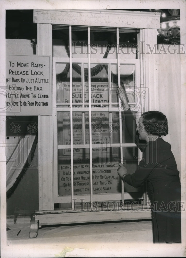 1937 Press Photo Bars used as protection and moved in the morning Natl Inventors