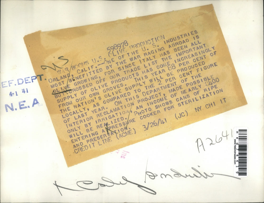 1941 Press Photo Cans of Ripe Olive entering a pressure cooker for sterilization