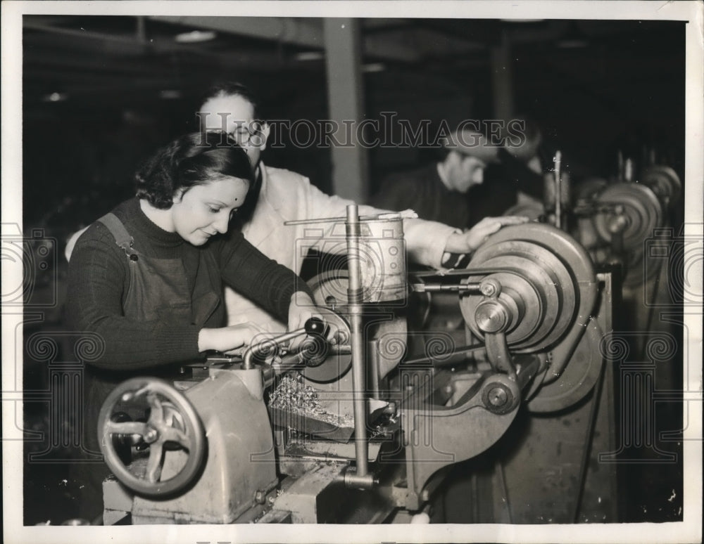1939 Press Photo French Women Being Trained for Military Factory Work