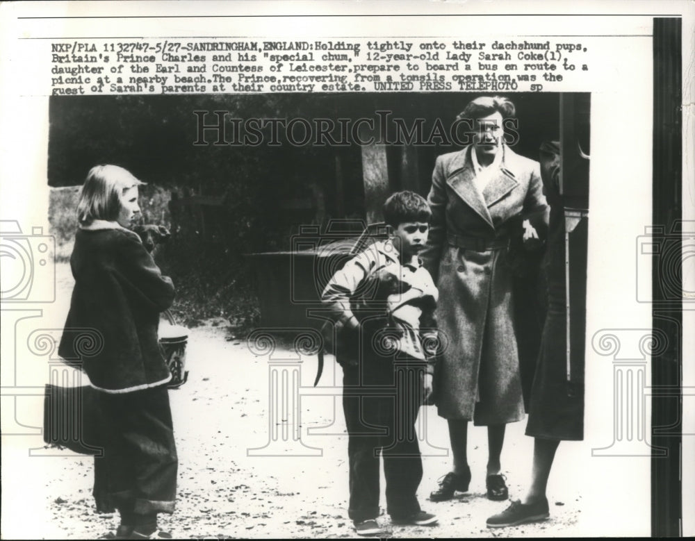 1957 Press Photo Prince Charles and Lady Sarah Coke with Daschund Pups
