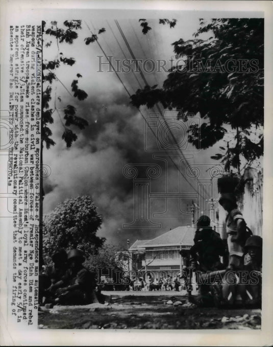 1955 Press Photo Soldiers to Palace of Independence automatic weapon in Saigon- Historic Images